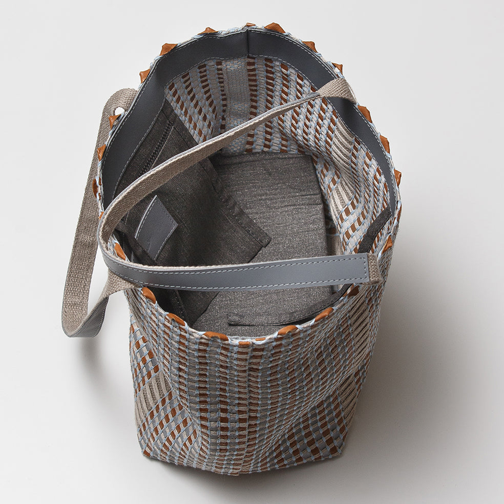 Handwoven Tote Bag AUSTĖ #01 caramel/reflective