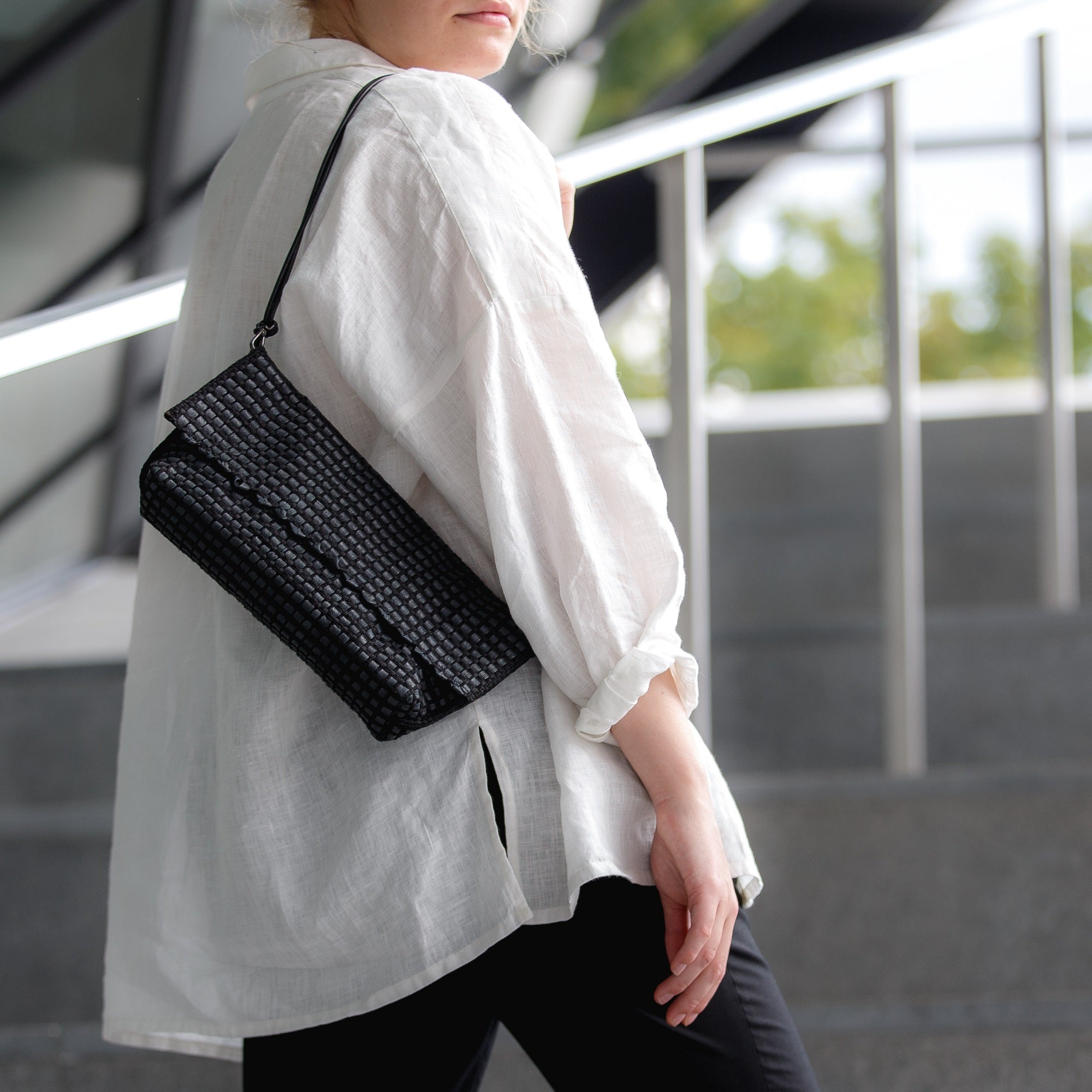 Handwoven Shoulder Bag AUSTĖ #27 choco leather and linen