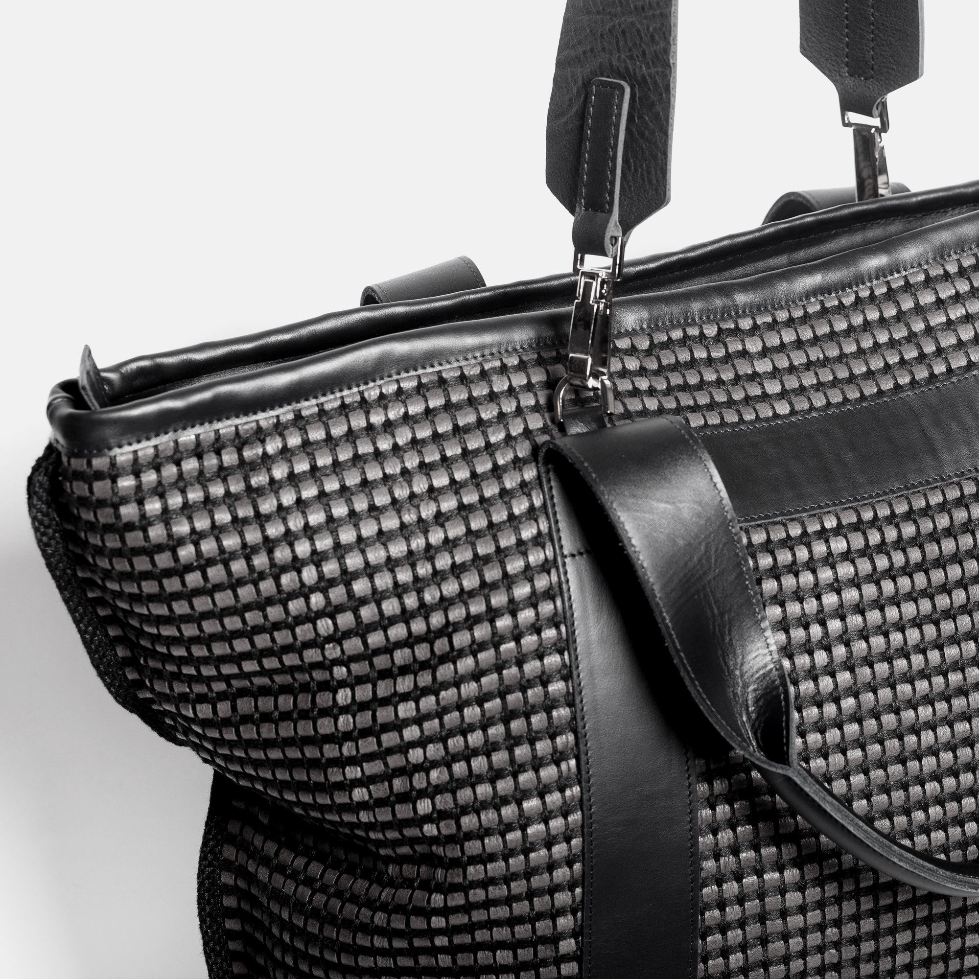 Handwoven Traveling Bag AUSTĖ #37 black leather and linen